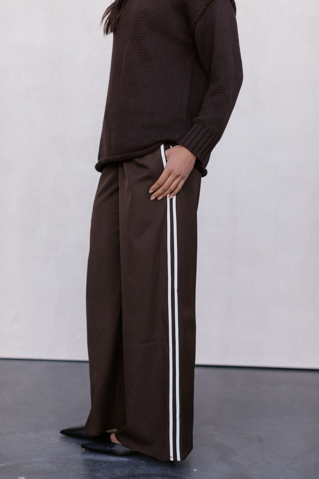 Neah Tailored Pants - Chocolate Brown/White Stripe