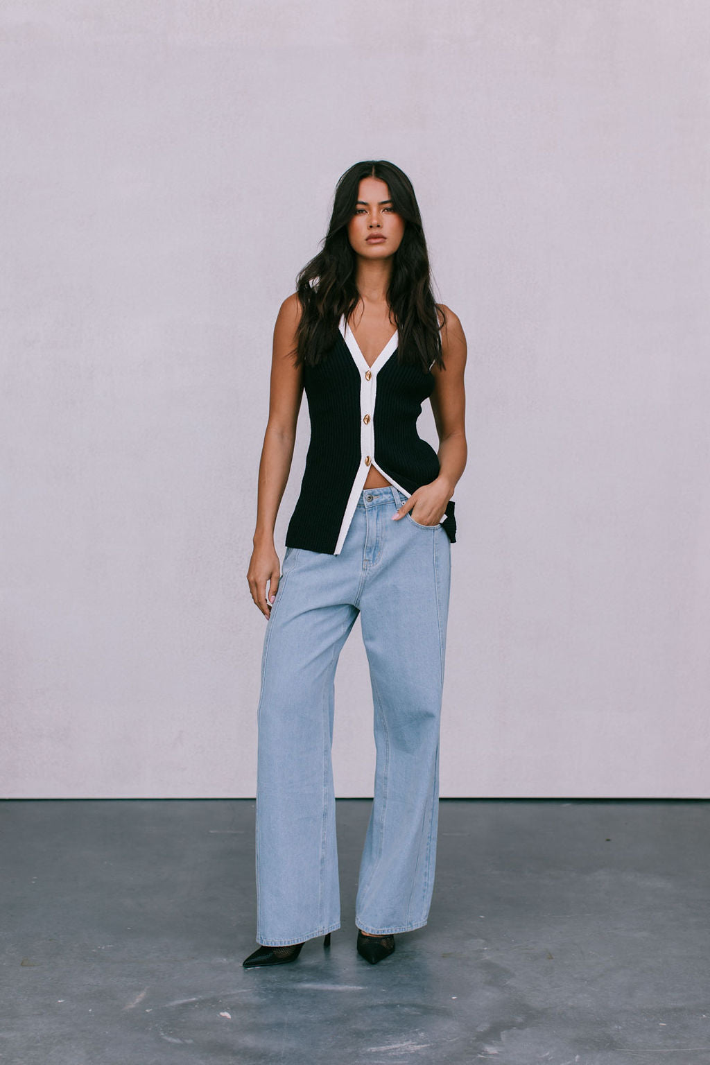 Quina Vest Top - Black/White