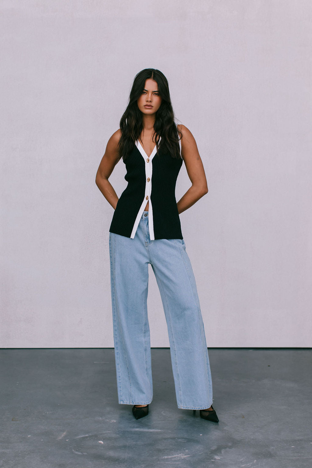 Quina Vest Top - Black/White