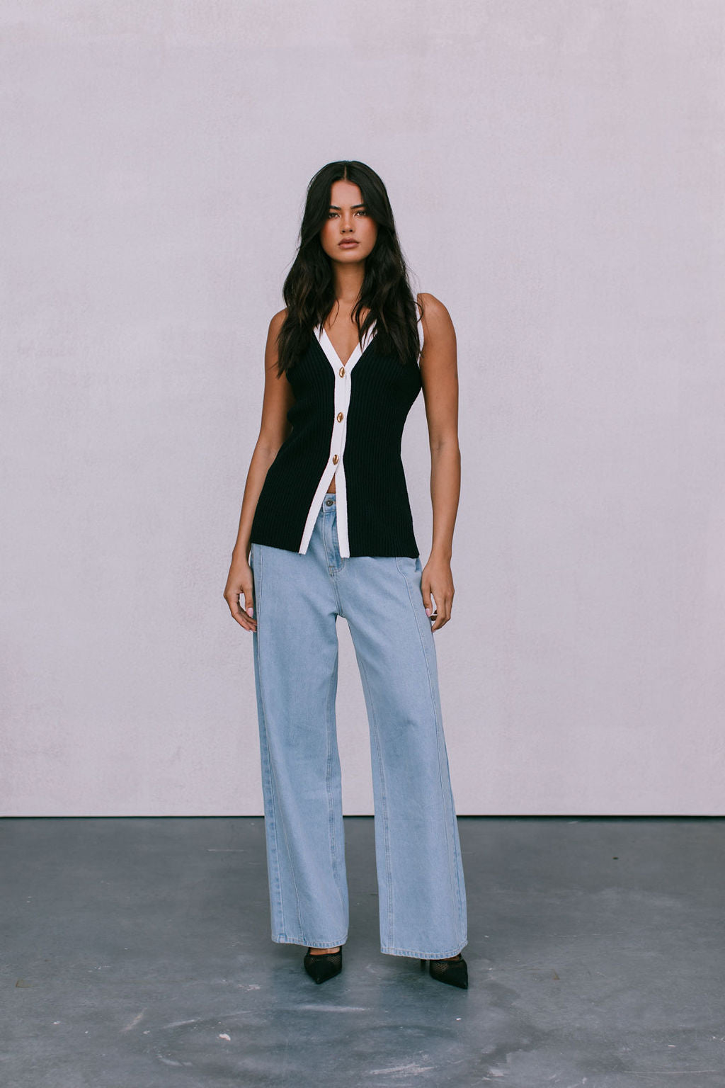 Quina Vest Top - Black/White