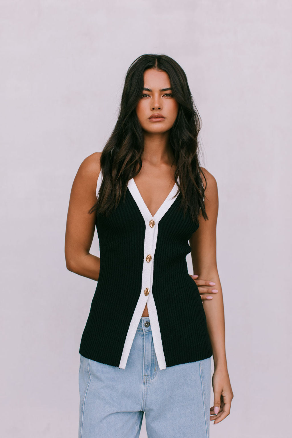 Quina Vest Top - Black/White