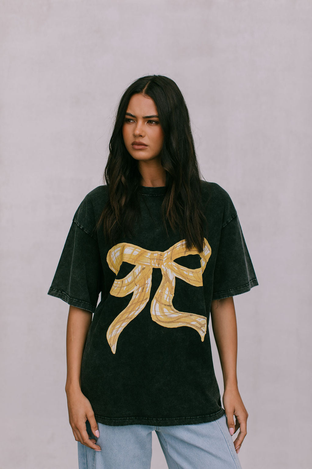 Big Bowtie Tee Black Acid Wash