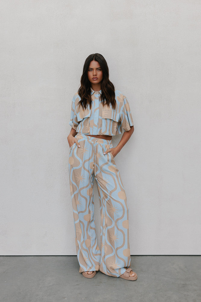 Esimio Cropped Shirt Blue Sun Print