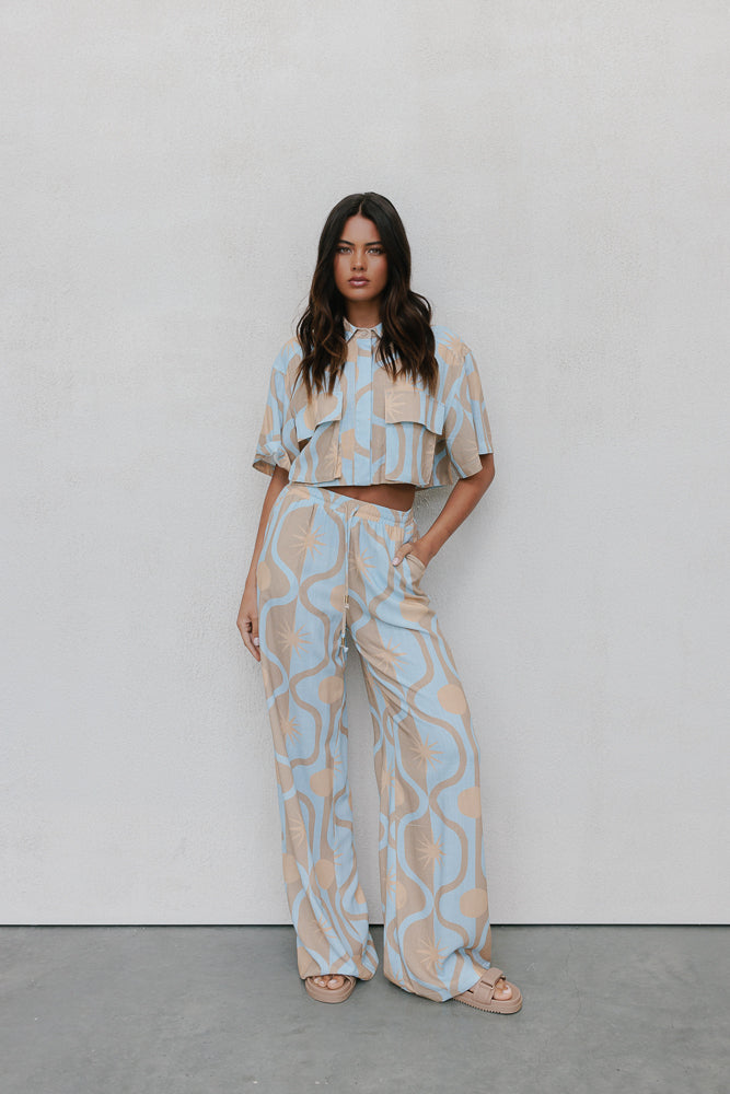 Esimio Cropped Shirt Blue Sun Print