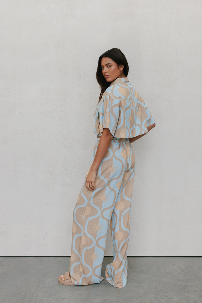 Esimio Cropped Shirt - Blue/Tan Sun Print