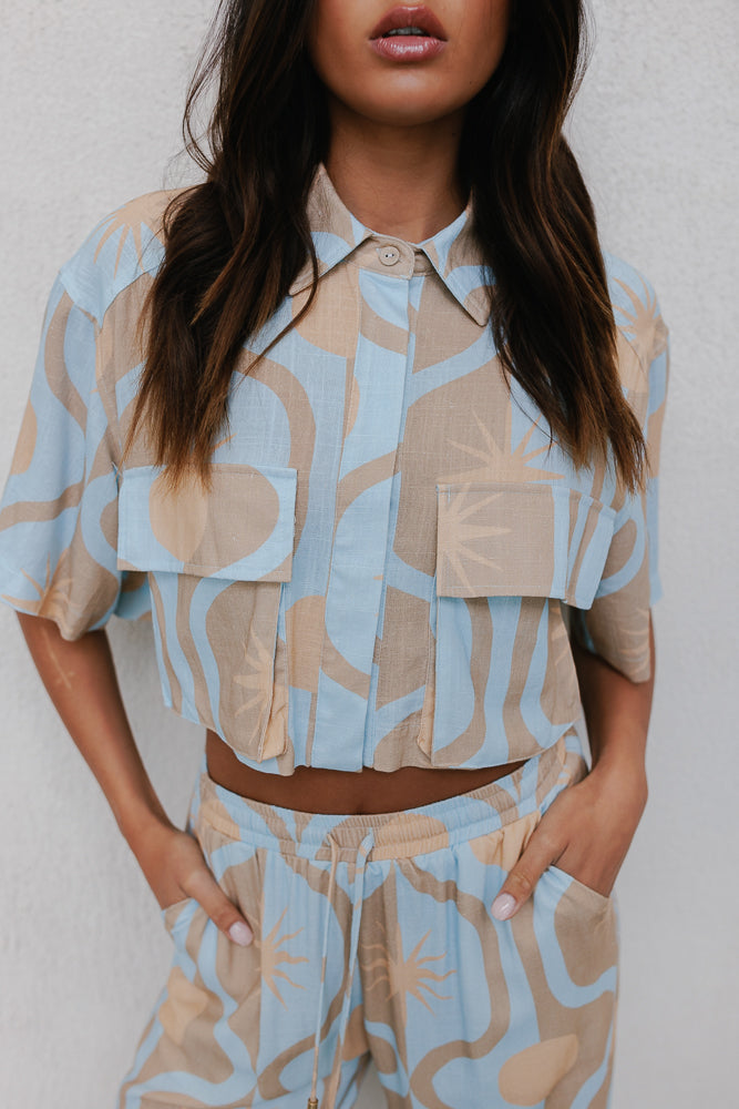 Esimio Cropped Shirt Blue Sun Print