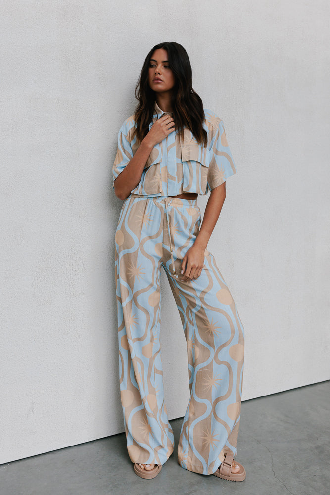 Esimio Cropped Shirt - Blue/Tan Sun Print