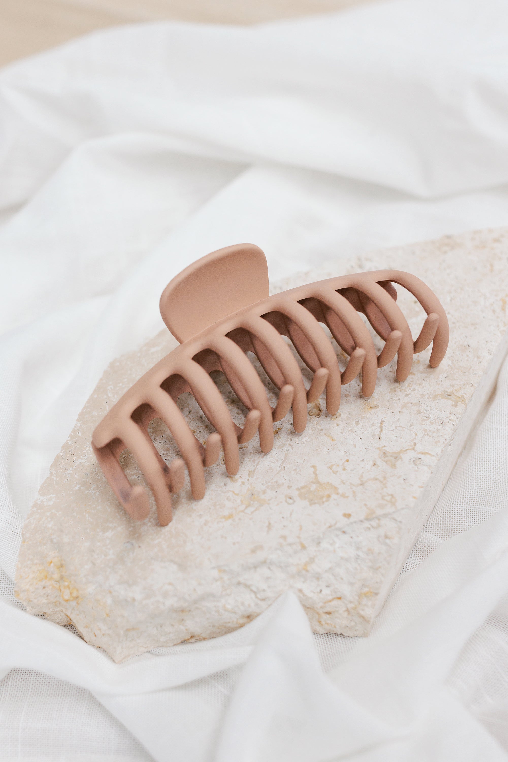 Regina Claw Clip Beige