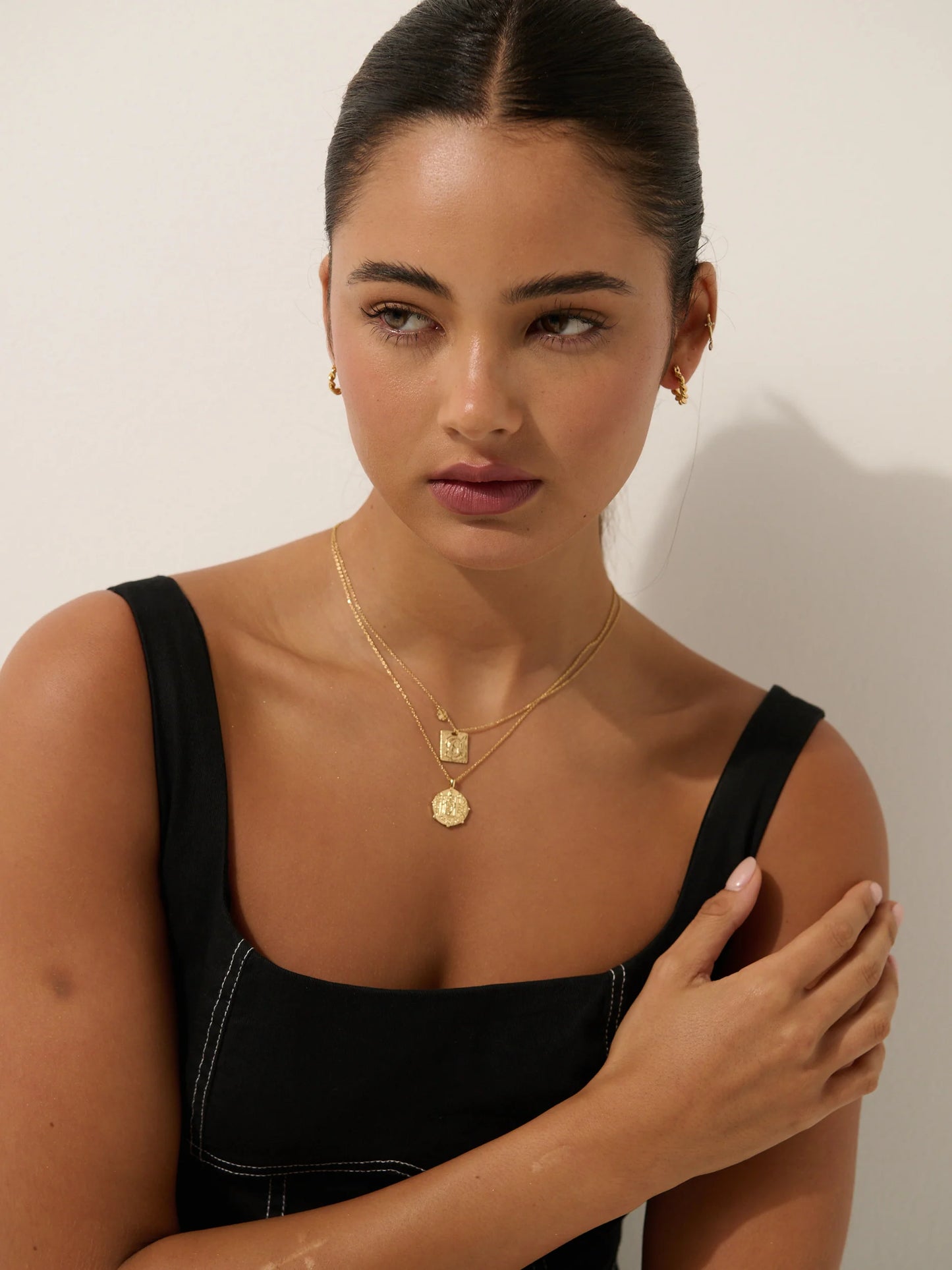 Theta Necklace - Gold