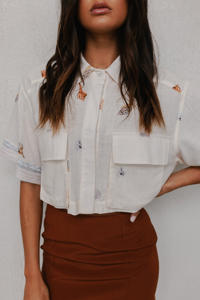 Esimio Cropped Shirt Seashell Print
