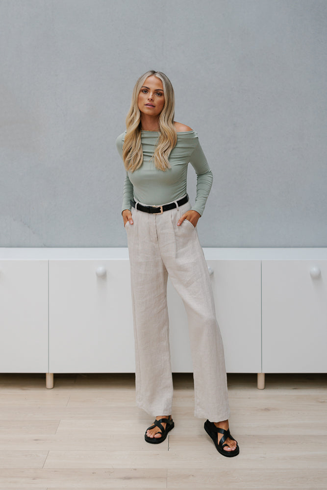 Valeria Pant - Oatmeal