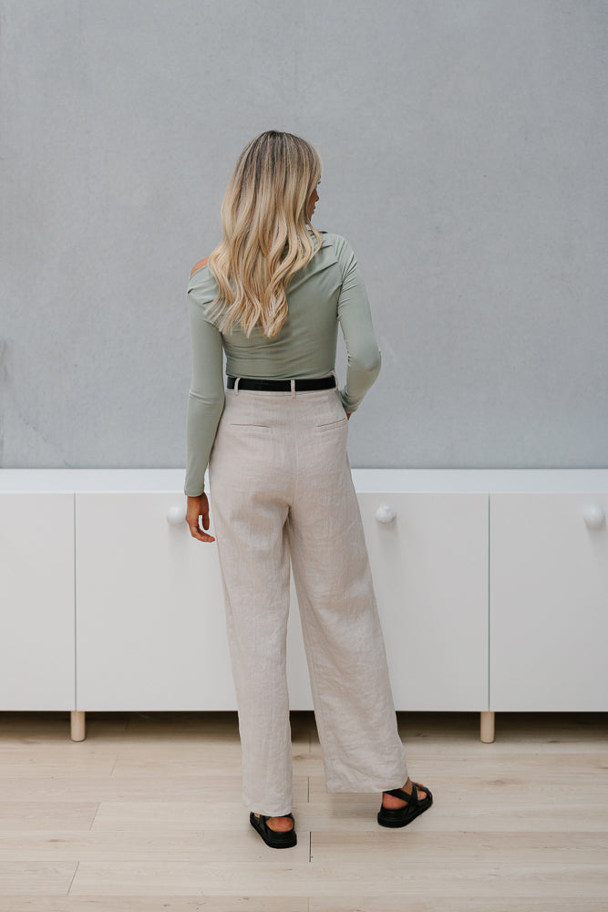 Valeria Pant - Oatmeal