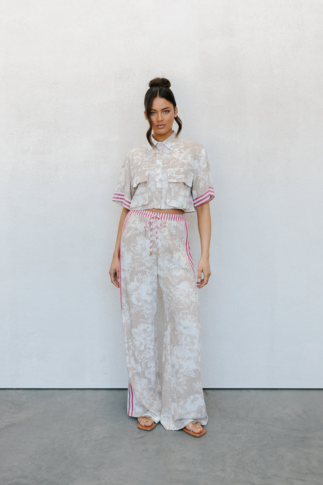Esimio Cropped Shirt - Beige Floral/Red Stripe
