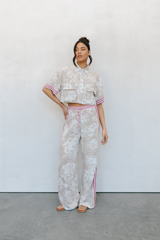 Esimio Cropped Shirt - Beige Floral/Red Stripe