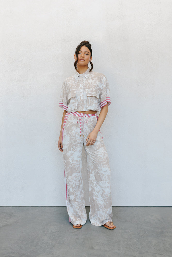 Esimio Cropped Shirt - Beige Floral/Red Stripe