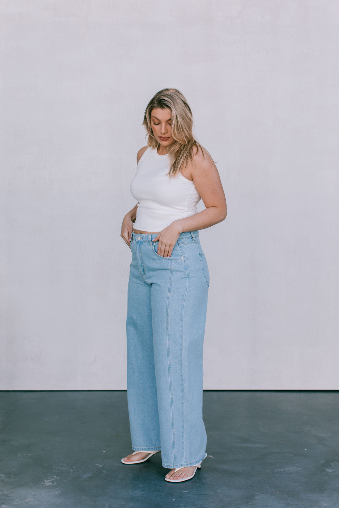 Janey Wide Leg Jeans - Light Wash Blue