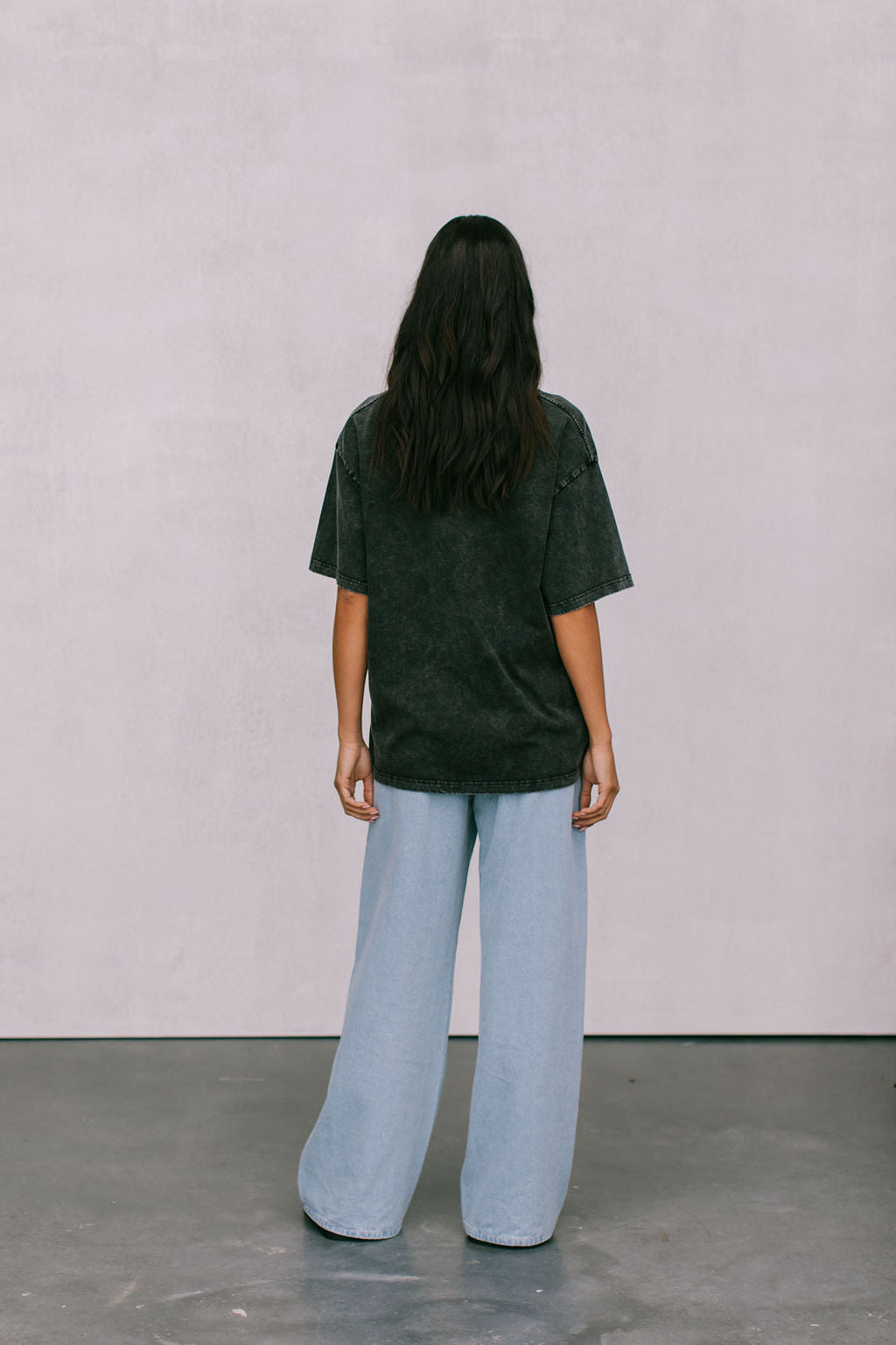Big Bowtie Tee Black Acid Wash