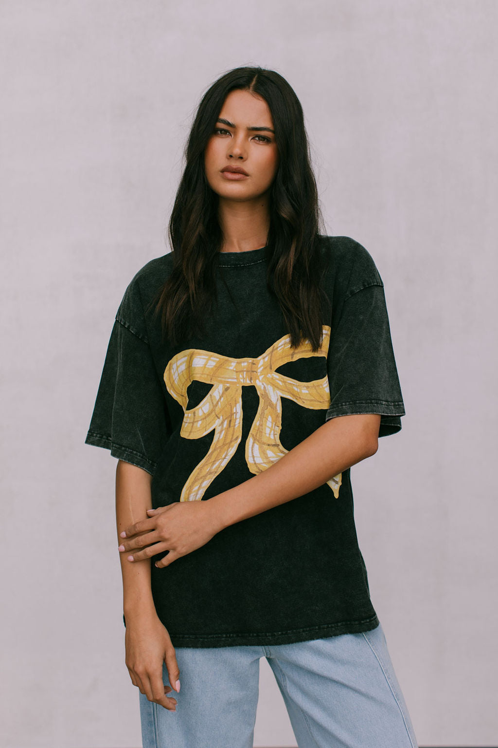 Big Bowtie Tee Black Acid Wash