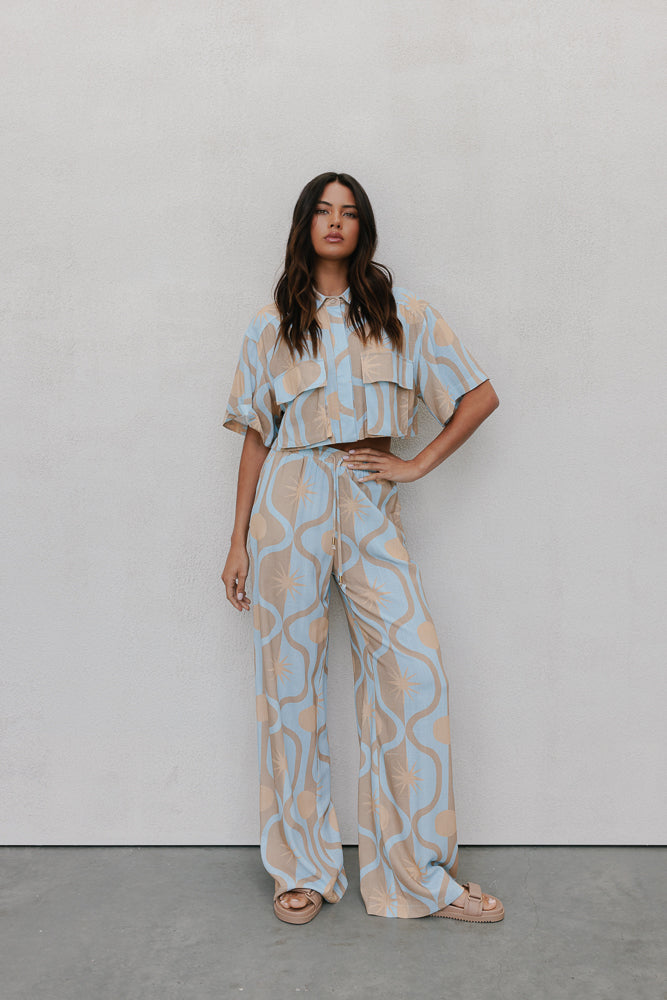 Esimio Cropped Shirt Blue Sun Print