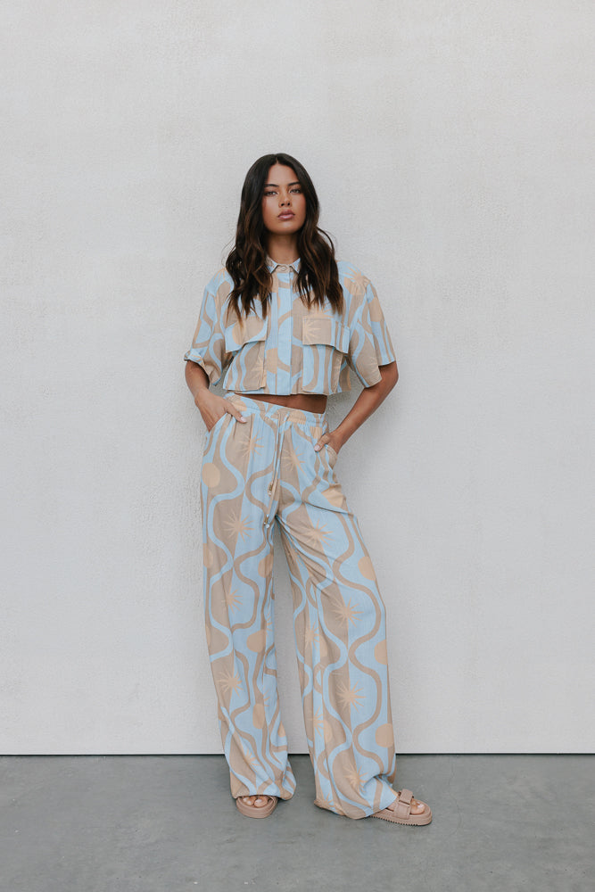 Esimio Cropped Shirt Blue Sun Print