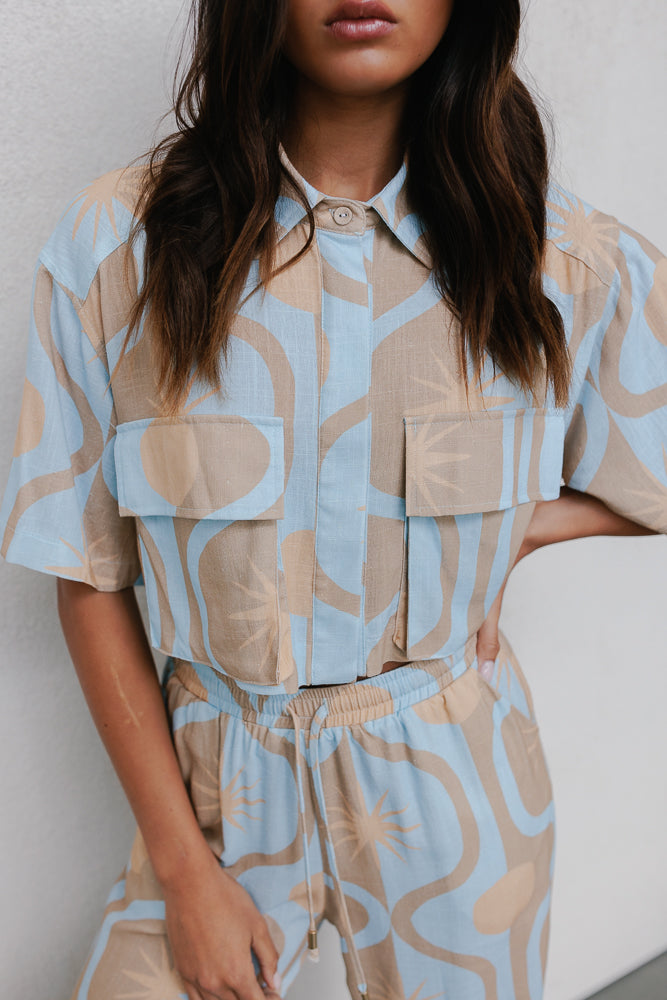 Esimio Cropped Shirt Blue Sun Print