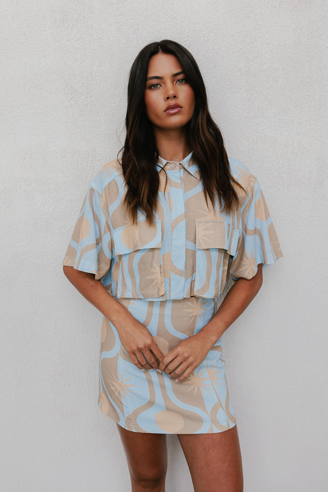 Esimio Cropped Shirt Blue Sun Print