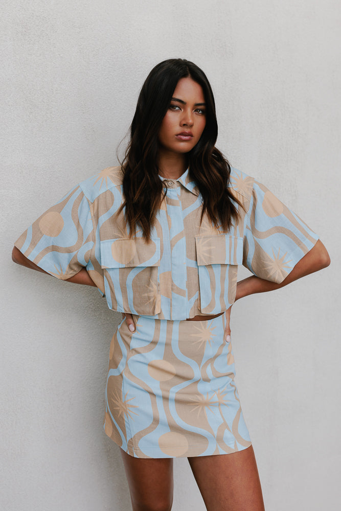 Esimio Cropped Shirt Blue Sun Print