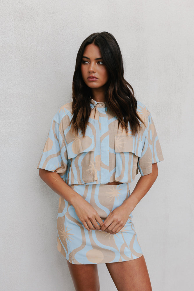 Esimio Cropped Shirt Blue Sun Print