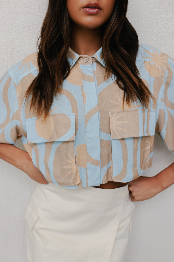 Esimio Cropped Shirt Blue Sun Print
