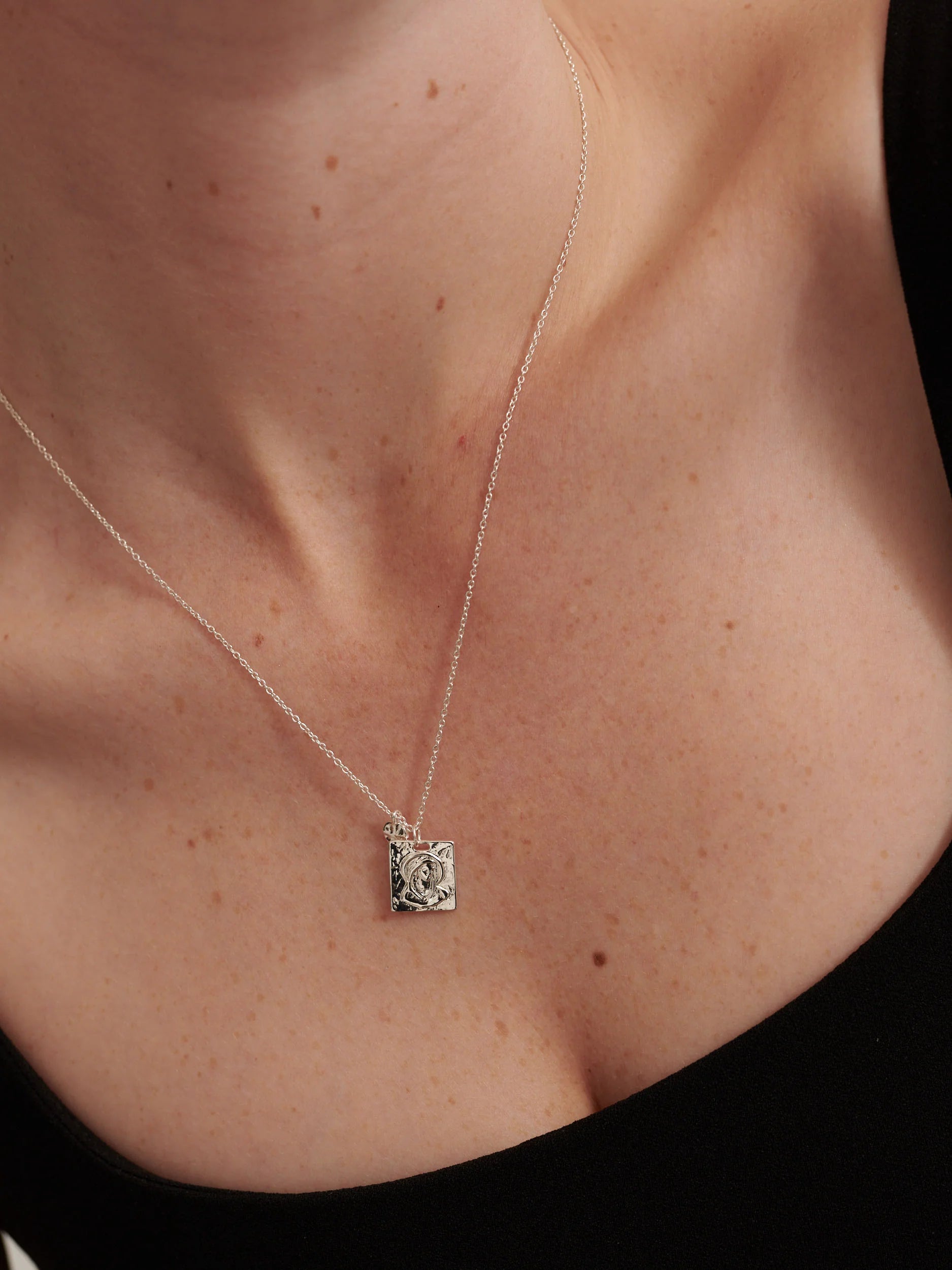 Theta Necklace Silver