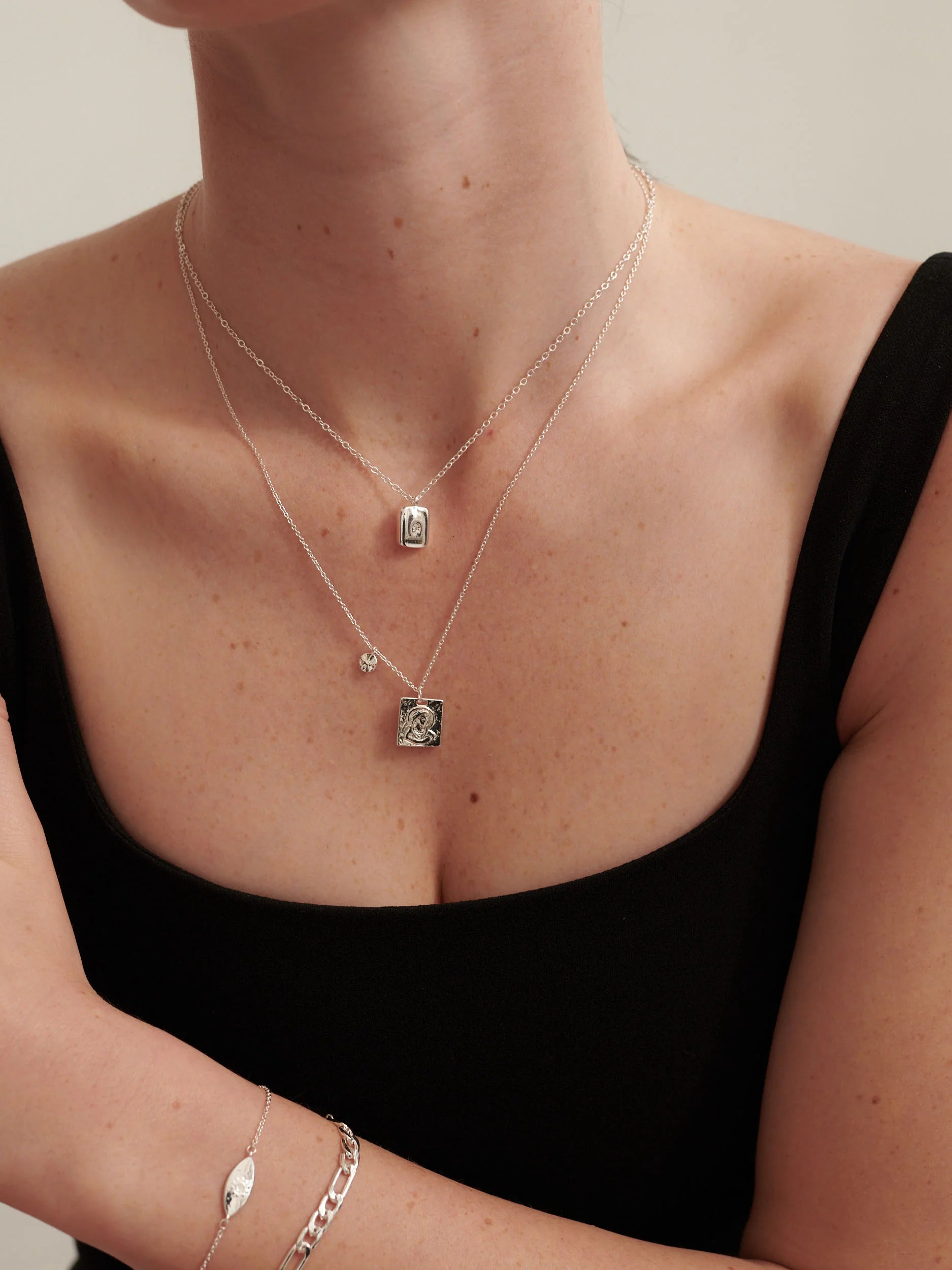 Theta Necklace Silver