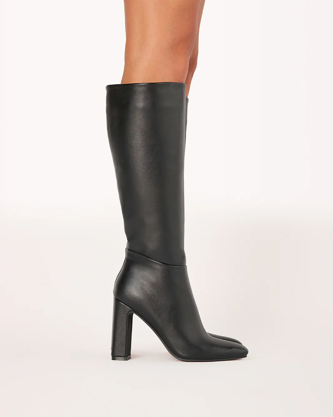 Nakoa Boots Black